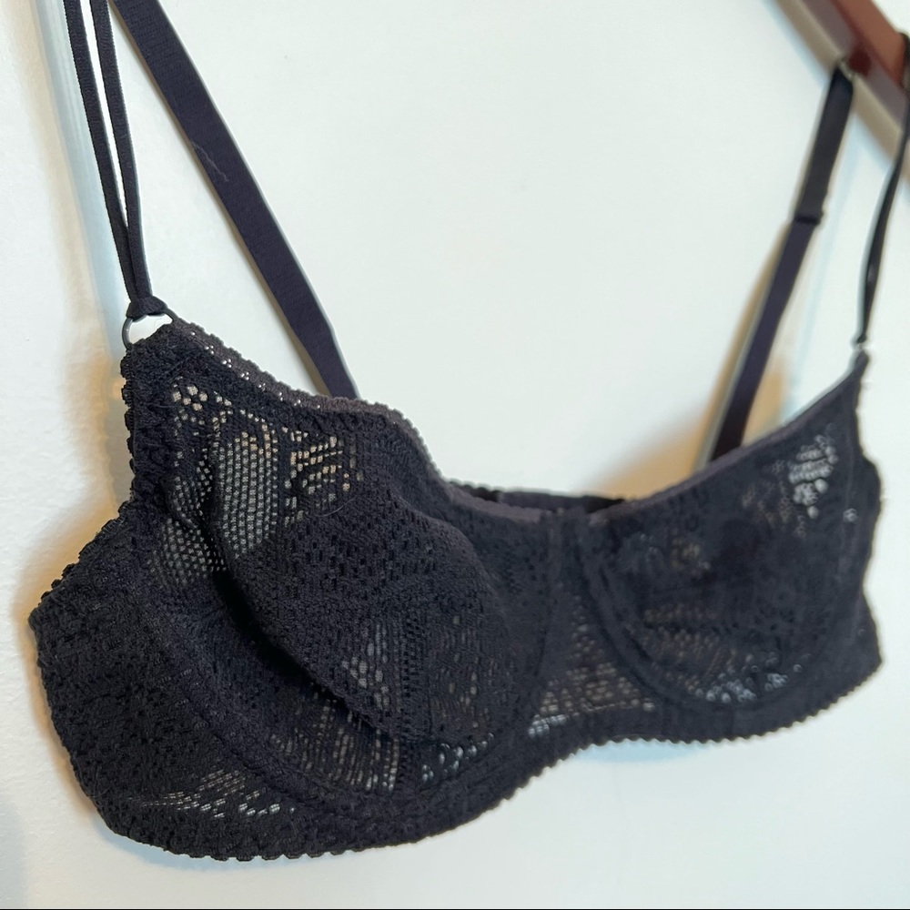 ☀️3/$25 Free People Unlined Lace Bra Size 34A